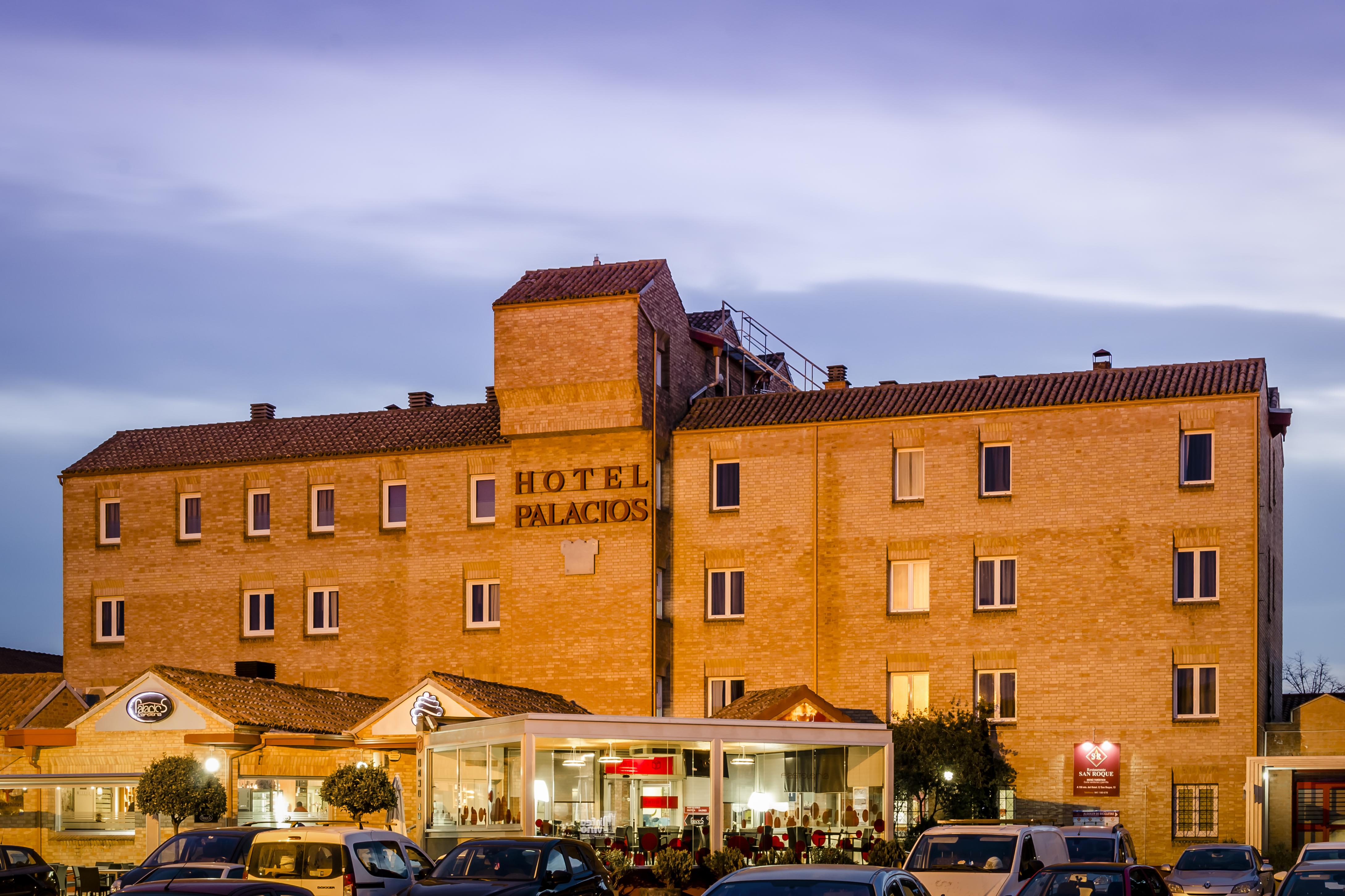 Hotel Palacios Alfaro Exterior photo