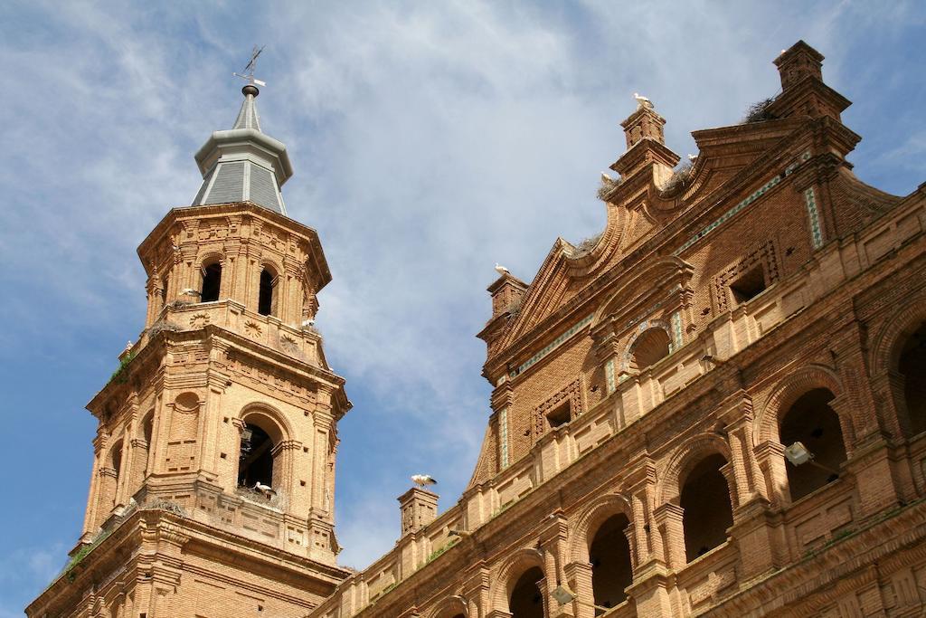 Hotel Palacios Alfaro Exterior photo